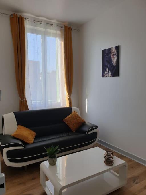 Appartement Duplexe De 1 A 4 Chambres Privees Dans Maison Le Teil Exterior photo